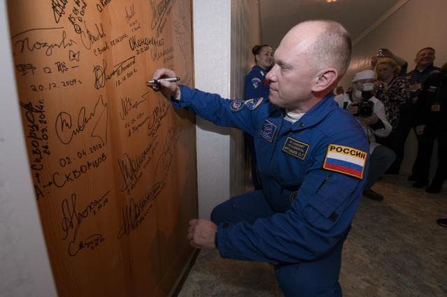 NASA image: Expedition 39 Door Signing