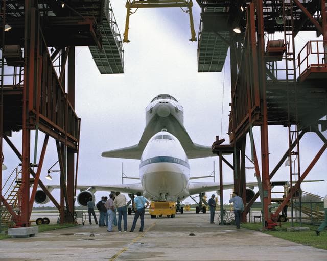 Orbiter Atlantis arrival at SLF