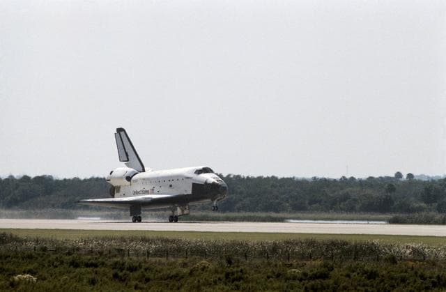 NASA image: Space Shuttle Challenger landing at Kennedy Space Center at end of STS 41-G
