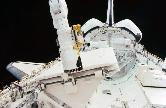 NASA image: View of the RMS end effector touching the SIR-B antenna during STS 41-G