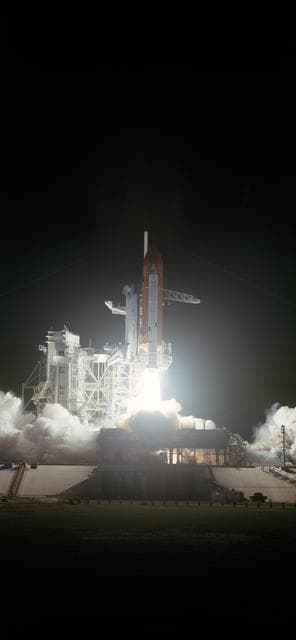 NASA image: View of the early morning launch of STS 41-G Challenger