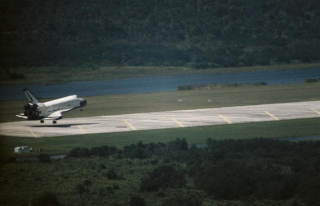 NASA image: Space Shuttle Challenger landing at Kennedy Space Center at end of STS 41-G