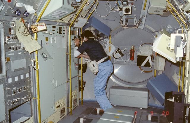 NASA image: Astronauts Lodewijk van den Berg observes growth of crystals in VCGS
