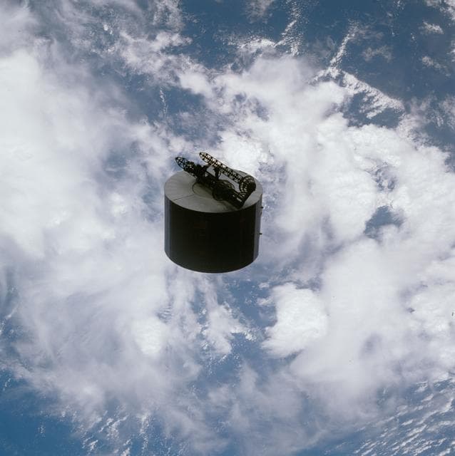NASA image: Deployment of the Syncom IV (LEASAT) during STS 51-D mission