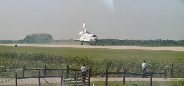 NASA image: Landing of the Shuttle Discovery at the end of the STS 51-D mission