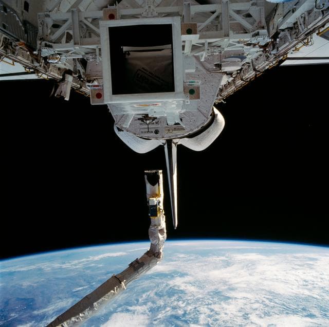 NASA image: Spartan 1 satellite sits in Discovery's payload bay