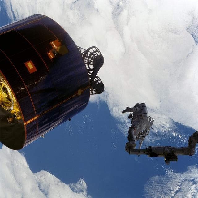 NASA image: LEASAT-3 repair during the van Hoften and Fisher EVA