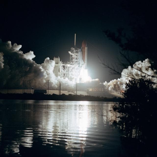 NASA image: Launch of the Shuttle Atlantis and begining of STS 61-B mission