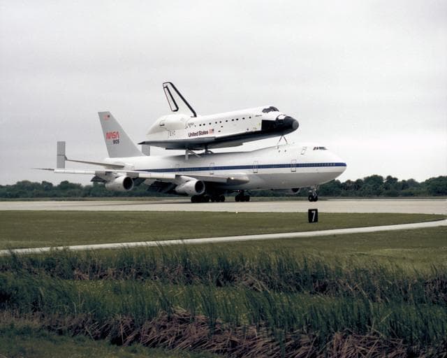 Orbiter Atlantis arrival at SLF.