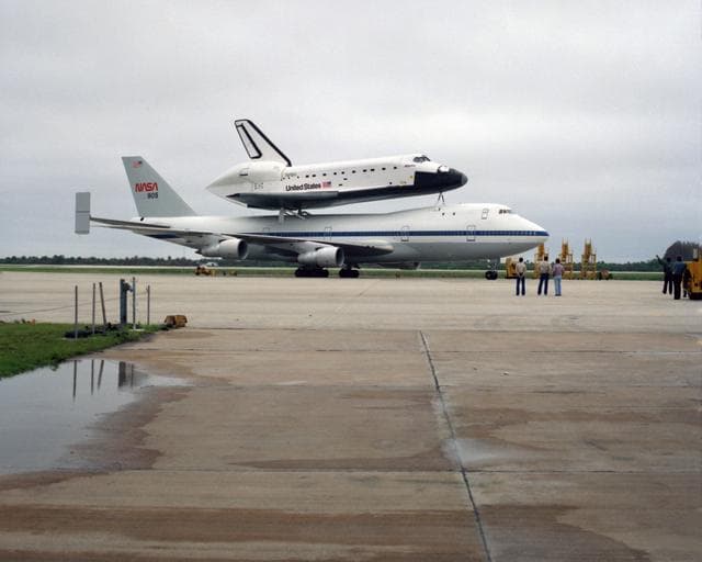 Orbiter Atlantis arrival at SLF.