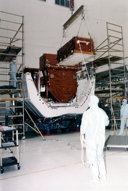 NASA image: STS-82 Discovery payloads being integrated in VPF