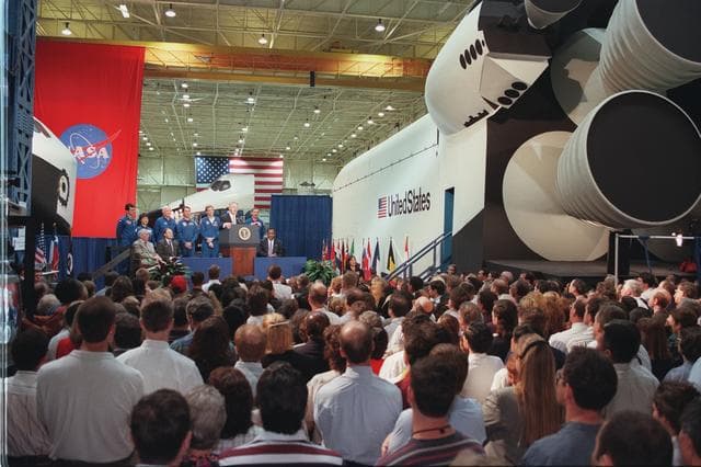 NASA image: President Bill Clinton visits JSC