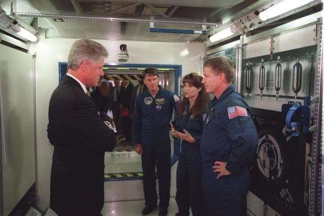 NASA image: President Bill Clinton visits JSC
