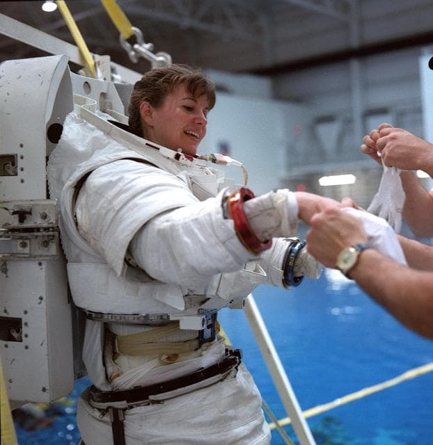 NASA image: Astronauts at the NBL during ISS diving tests