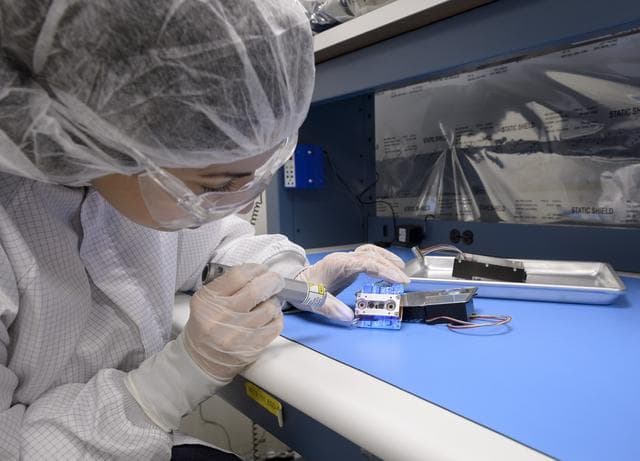 NASA image: NIRVSS N-213 Laboratory