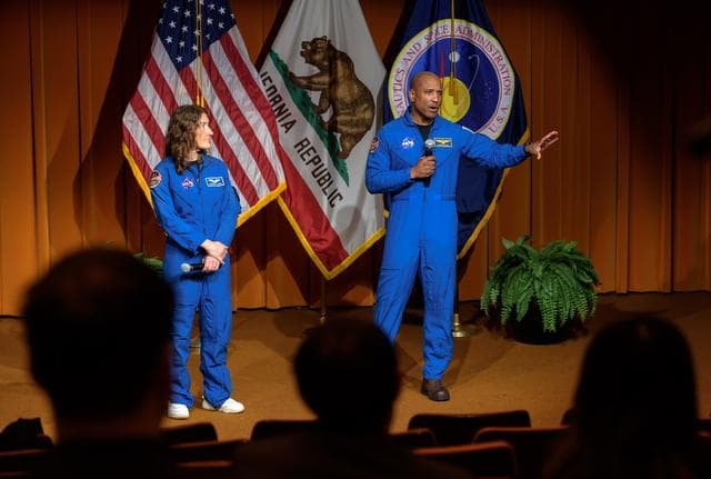 Orion Astronauts Visit Ames Entry Systems and Technology Divisio