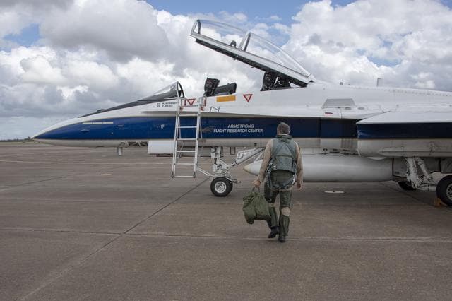 NASA image: NASA F/A-18 Prepares for Supersonic Research Flight