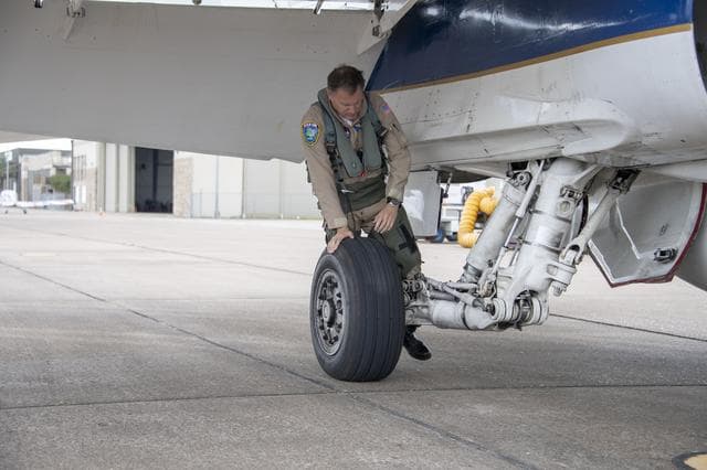 NASA image: NASA F/A-18 Prepares for Supersonic Research Flight