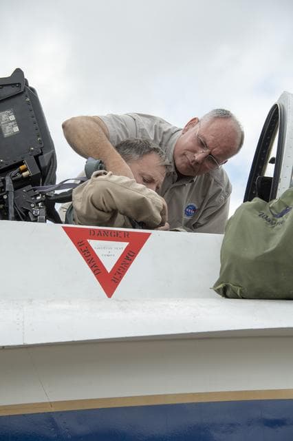 NASA image: NASA F/A-18 Prepares for Supersonic Research Flight