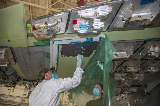 NASA image: Title: NAVAIR F/A-18E Undergoes Loads Testing at NASA Armstrong