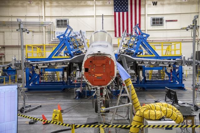 NASA image: NAVAIR F/A-18E Undergoes Loads Testing at NASA Armstrong