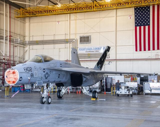 NASA image: NAVAIR F/A-18EÂ Prepared for Return from NASA Armstrong