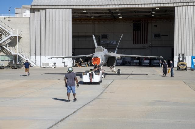 NASA image: NAVAIR F/A-18EÂ Prepared for Return from NASA Armstrong