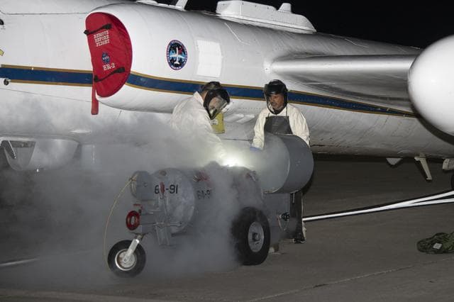 NASA image: ER-2 N806NA ALOFT Deployment