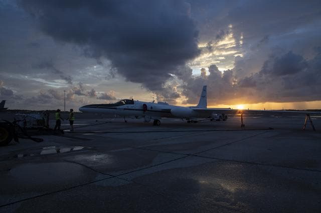 NASA image: ER-2 N806NA ALOFT Deployment