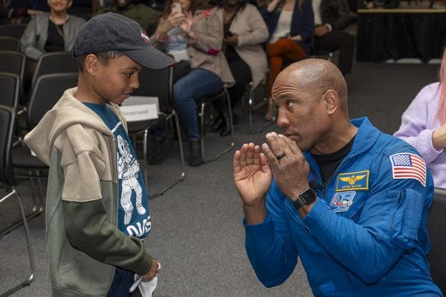NASA image: Astronaut Victor Glover Visits NASA Armstrong Flight Research Center