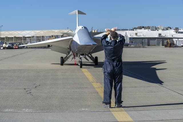 NASA image: X-59 Taxis to NASA’s Armstrong Flight Research Center