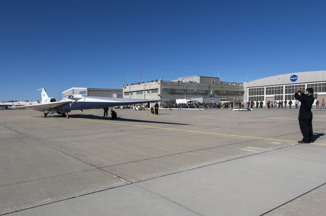 NASA image: X-59 Taxis to NASA’s Armstrong Flight Research Center