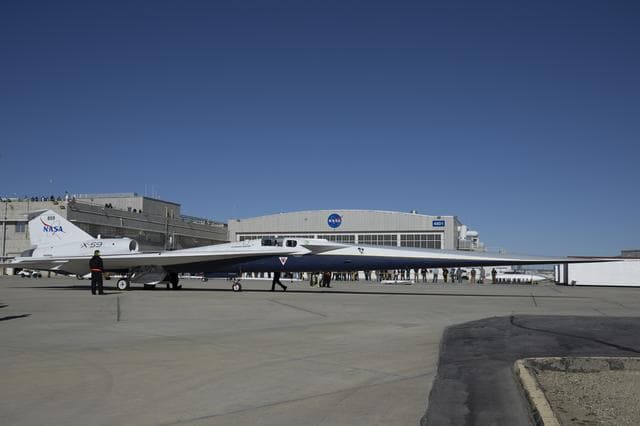 NASA image: X-59 Taxis to NASA’s Armstrong Flight Research Center