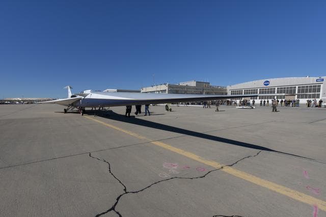 NASA image: X-59 Taxis to NASA’s Armstrong Flight Research Center