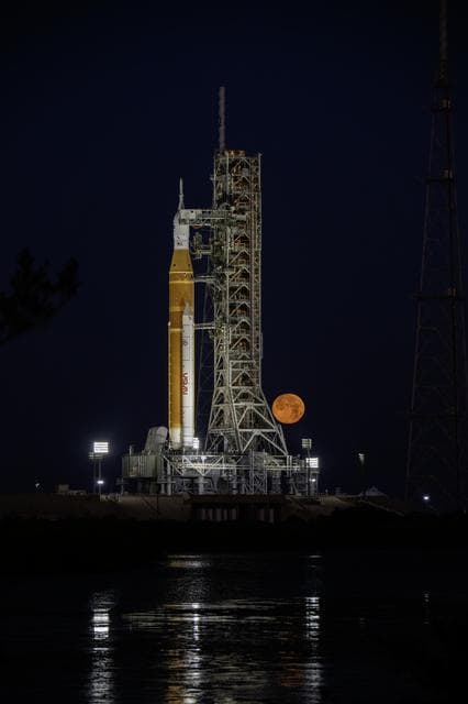 NASA image: SLS on the pad