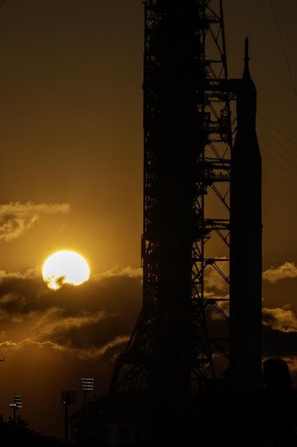 NASA image: SLS on the pad