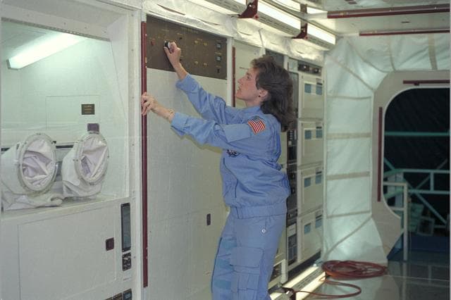 NASA image: ARC-1987-AC87-0837-8