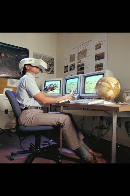 NASA image: ARC-1992-AC92-0326-21