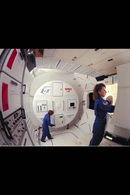 NASA image: ARC-1994-AC94-0281-1
