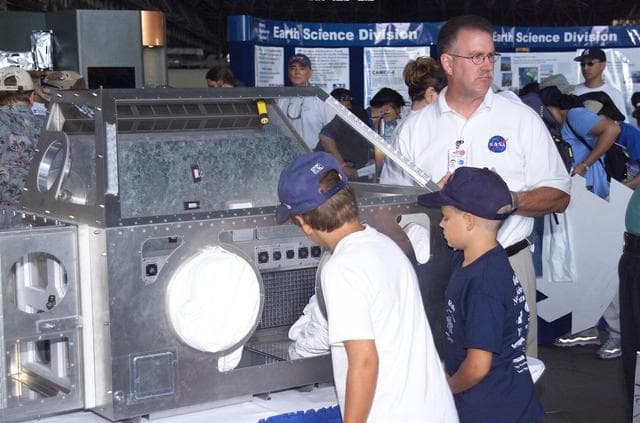 NASA image: ARC-2002-ACD02-0143-036