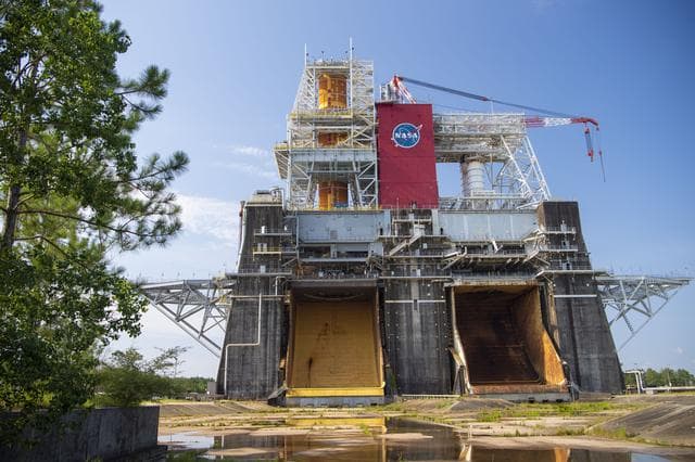 NASA image: SLS Core Stage Installed (Flame Trench View)