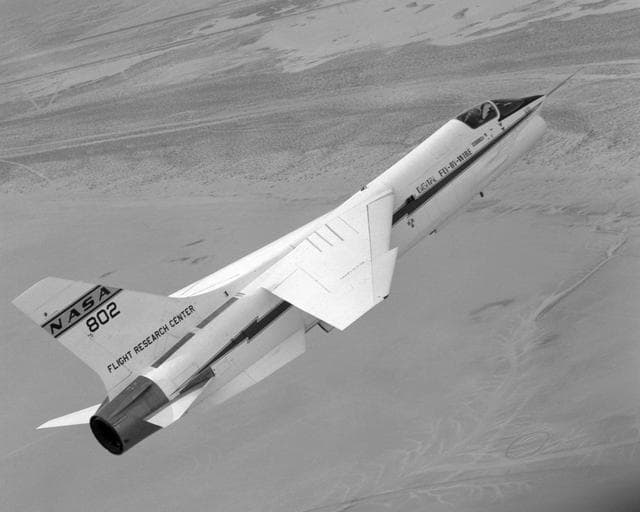 NASA image: F-8 DFBW in flight