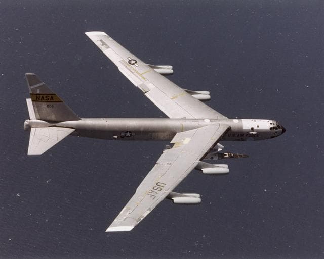 NASA image: B-52/Pegasus with X-43A in flight over Pacific Ocean
