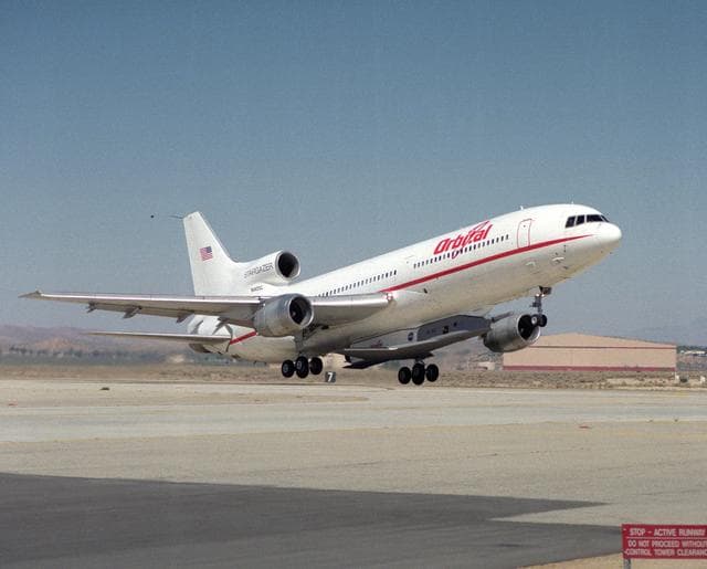 NASA image: X-34 mated to modified L-1011 during takeoff on first captive carry flight