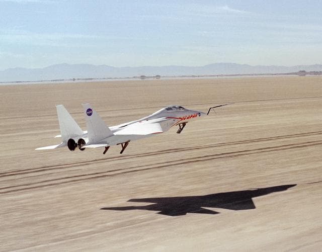 NASA image: F-15 RPRV landing on lakebed