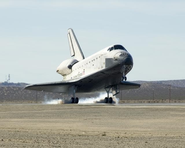 Space Shuttle Endeavour touches down at Edwards Air Force Base Nov. 30, 2008 to conclude mission STS-126 to the International Space Station