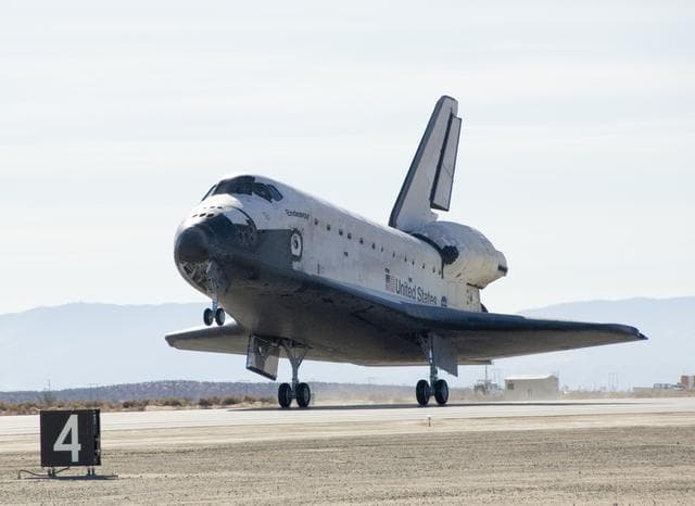 Space Shuttle Endeavour rolls out on runway 04-L at Edwards Air Force Base moments after touchdown, ending mission STS-126 to the International Space Station