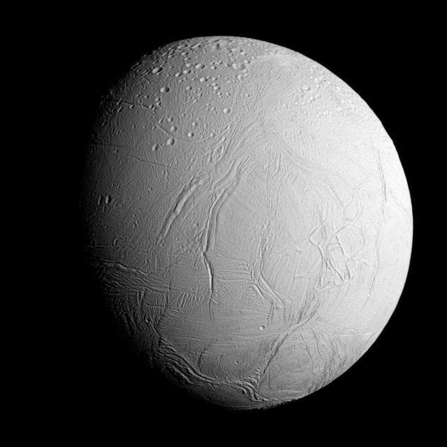 Approaching Enceladus 