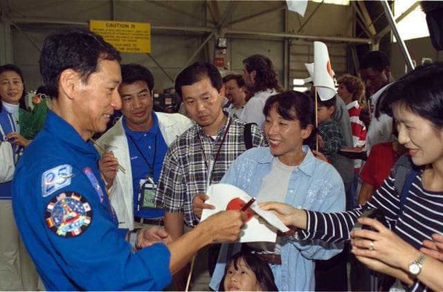NASA image: Homecoming for STS-99 crew at Ellington Field