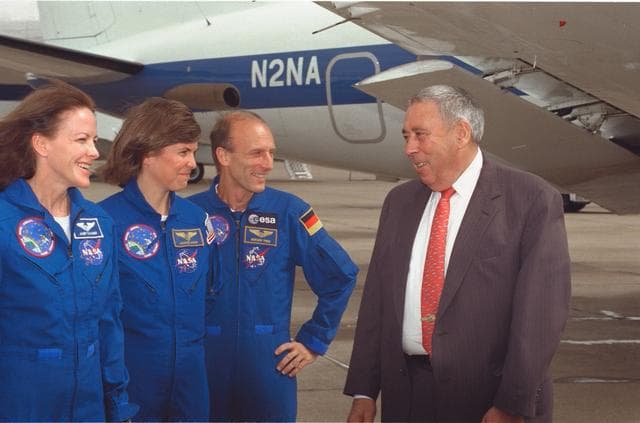 NASA image: Homecoming for STS-99 crew at Ellington Field